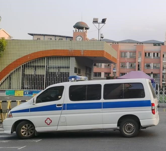 盂县救护车出租护送骨折病人一公里多少钱